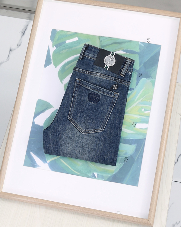 ブランドジーンズ正面デザイン